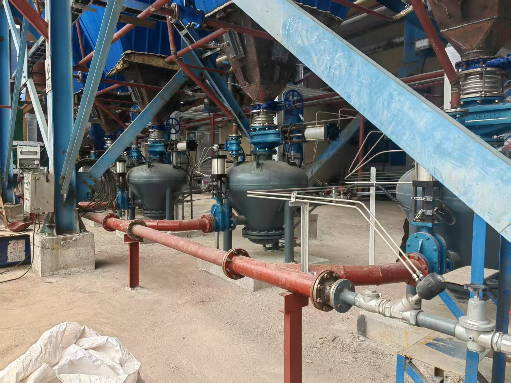 氣力輸送設(shè)備現(xiàn)場(chǎng)